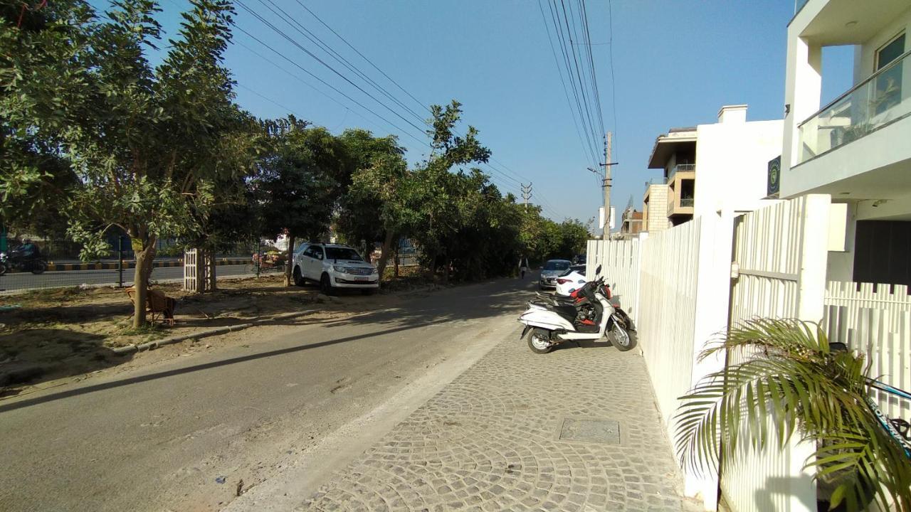 Saltstayz Sector 52 - Ardee City Mall Gurgaon Exteriör bild