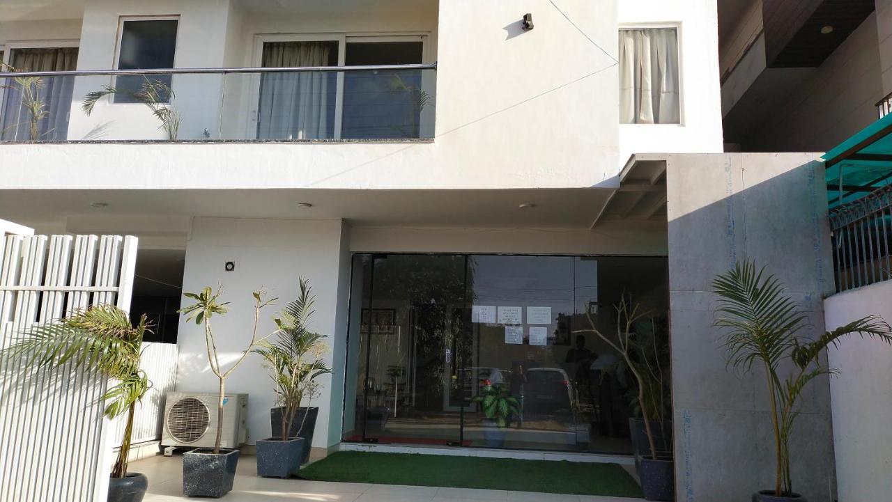 Saltstayz Sector 52 - Ardee City Mall Gurgaon Exteriör bild
