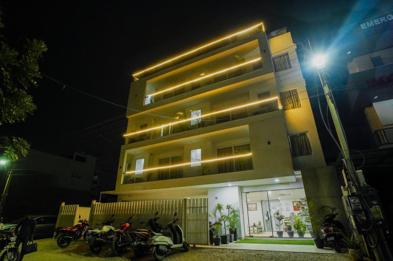 Saltstayz Sector 52 - Ardee City Mall Gurgaon Exteriör bild